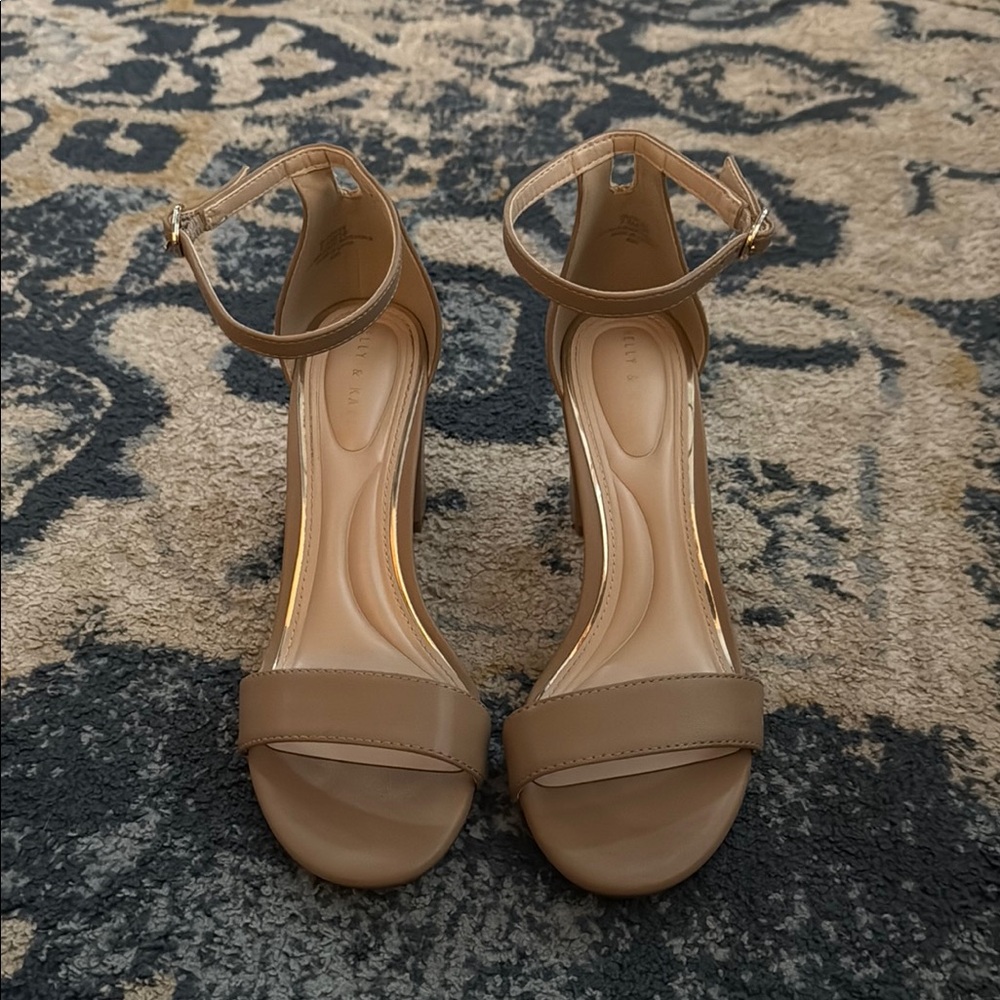 Kelly and Katie Hailee Sandal